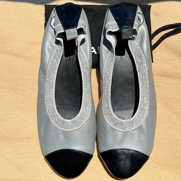 Authentic Chanel Silver Lambskin/Black Patent Leather Elastic Ballet Flats Shoes - Picture 5 of 16